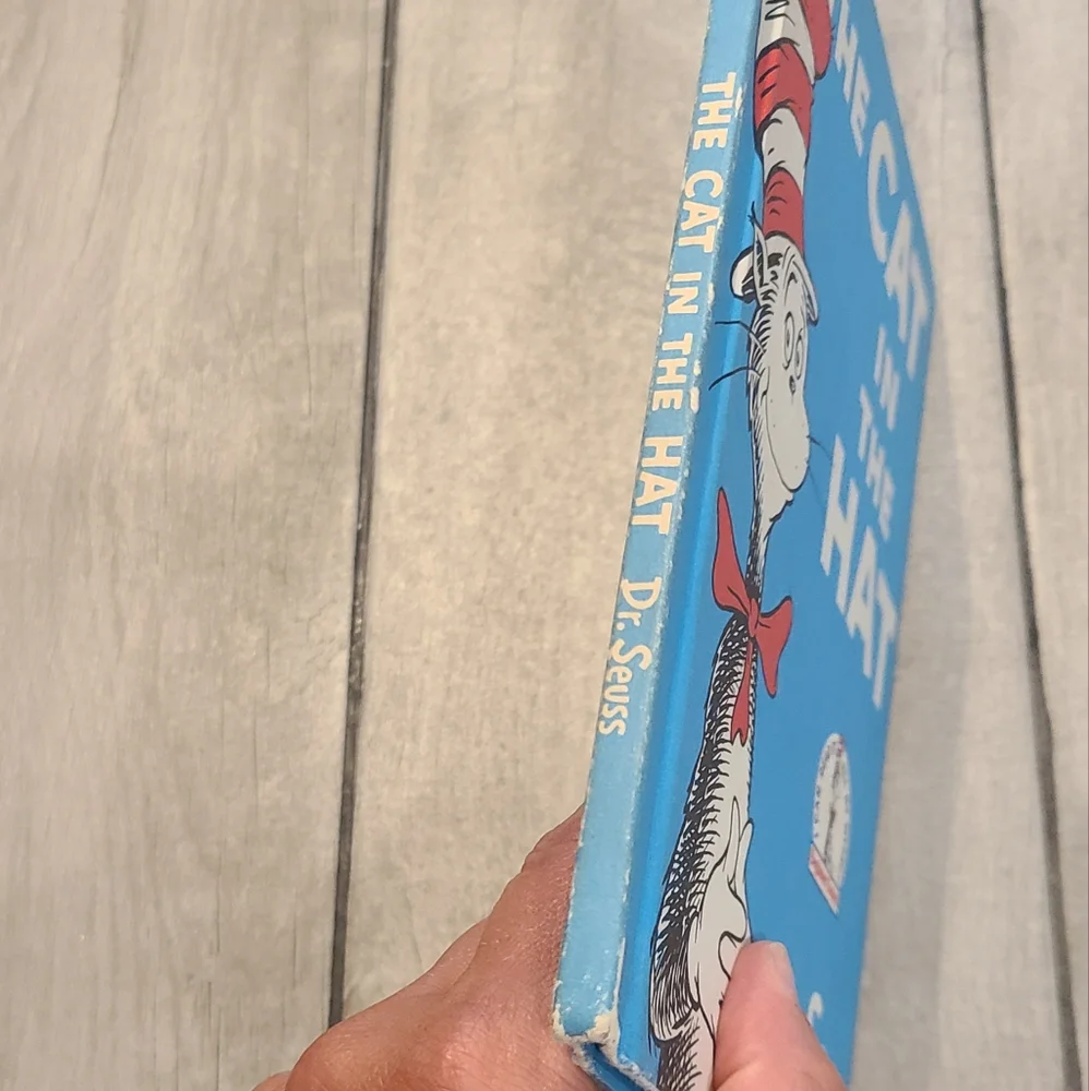🍦Cat in the Hat vintage hardcover🧁